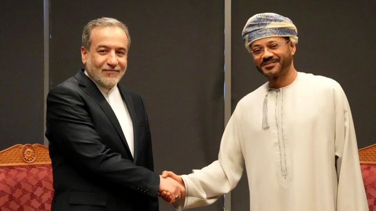  İRAN Dışişleri Bakanı Abbas Arakçi ve Ummanlı mevkidaşı Bedr bin Hamed el-Busaidi, ABD ile dolaylı müzakerelerin yürütülmesi konusunu görüştü.